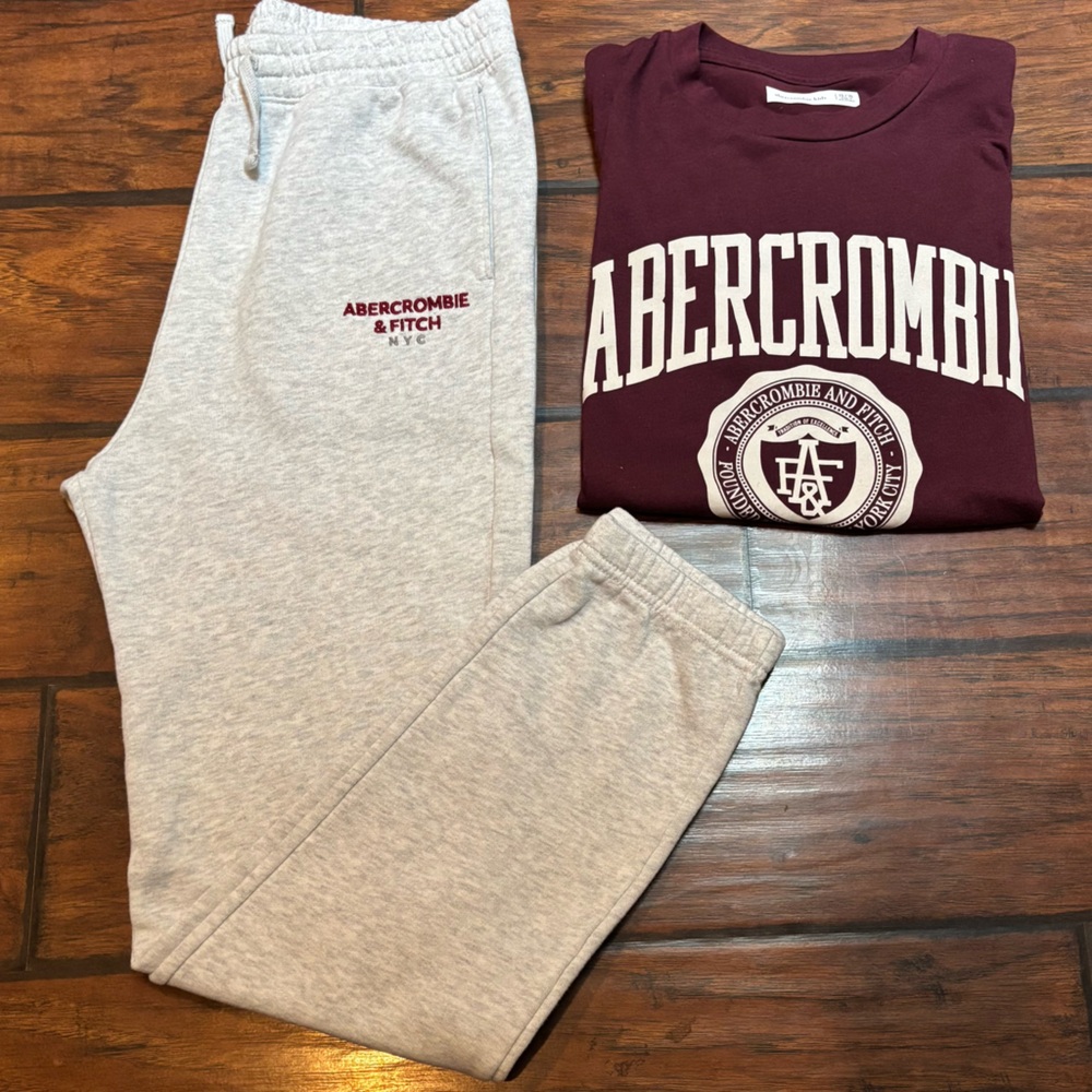 Abercrombie & Fitch Joggers and T-Shirt